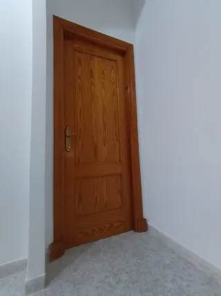 Puerta madera maciza interior