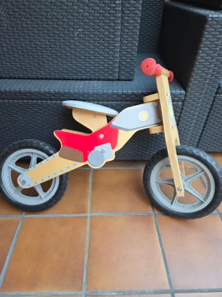 Bicicleta de madera infantil