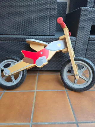 Bicicleta de madera infantil