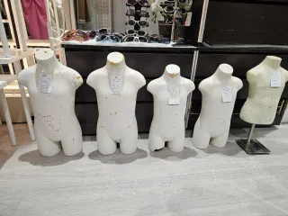 Maniquí busto infantil de goma para confección.