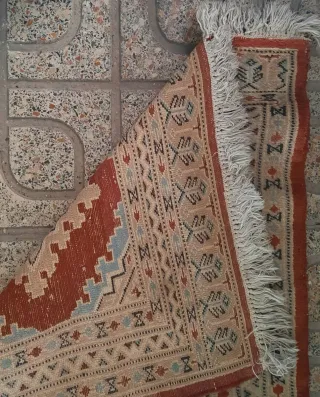 Alfombra persa antigua beige y roja