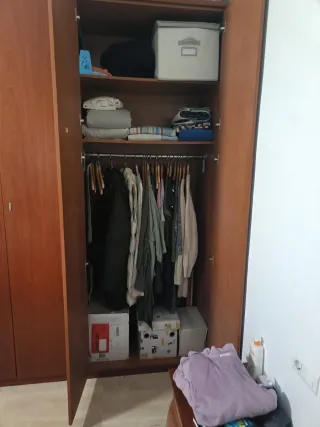 Armario, cómoda, mesita de noche