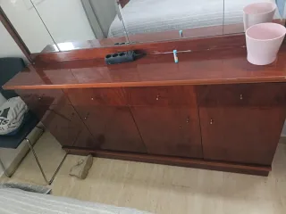 Armario, cómoda, mesita de noche