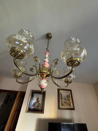 Lámpara de techo dorada y cristal