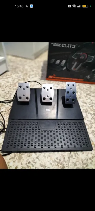 Volante Nacon para PC/PS4