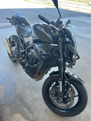 Kawasaki Z900 2025 A2 Negra 8000km