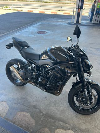 Kawasaki Z900 2025 A2 Negra 8000km