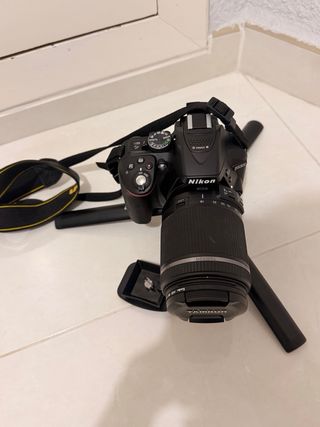 Nikon D5300 + Tamron 16-200 mm + trípode y bolsa.