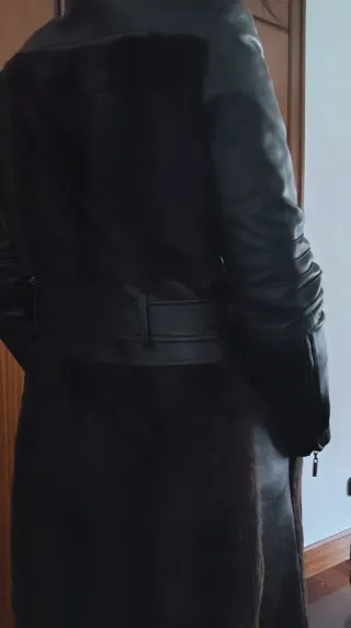 Abrigo de piel marrón. Pedro del Hierro. TallaM