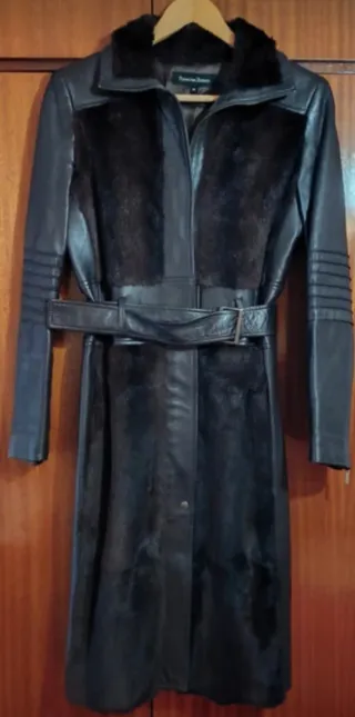 Abrigo de piel marrón. Pedro del Hierro. TallaM