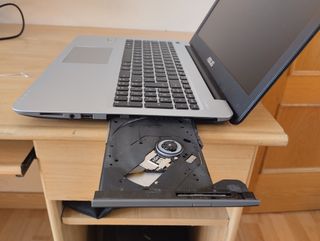 ASUS F556UJ i7 12GB SSD480 - Batería No Carga