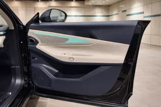 LYNK & CO 08 More 2025