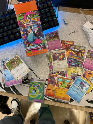 Caja Pokémon Mega Inferno Coreana abierta