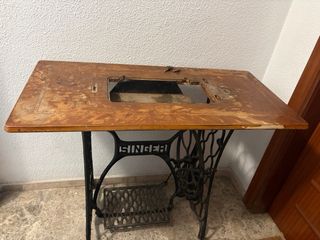 Pie maquina de coser SINGER negro