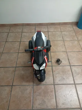 Moto Eléctrica Infantil Roja y Blanca