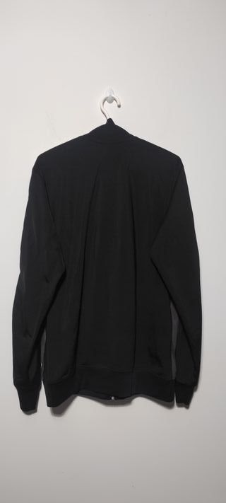 Sudadera Adidas vintage de los 2000.