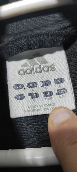 Sudadera Adidas vintage de los 2000.