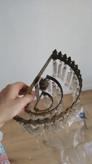 Lámpara vintage dorada con cristales