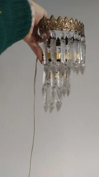 Lámpara vintage dorada con cristales