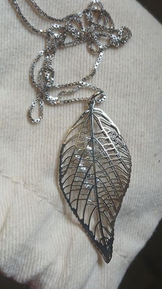 Collana con ciondolo foglia argento