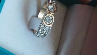 Anello con cristalli