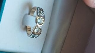 Anello con cristalli