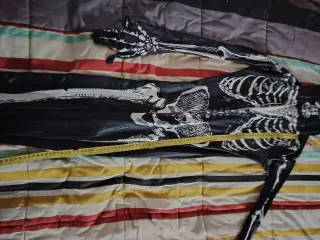 Disfraz esqueleto con capucha