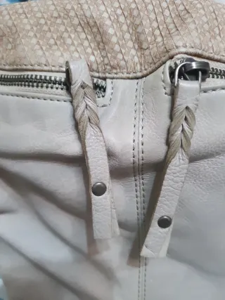 Bolso de piel color arena