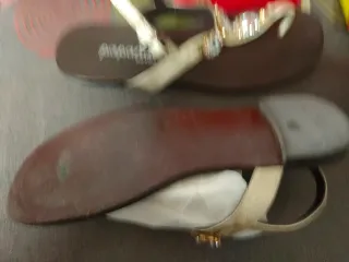 Sandalias Papanatas pedrería doradas