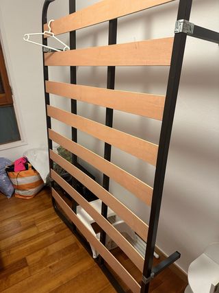 Somier con patas metálicas