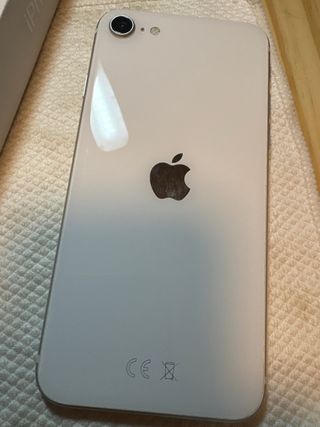 iPhone SE 2020 con factura