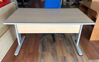 Set di 2 grandi tavoli da ufficio in legno