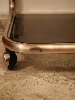 Tavolino ausiliario in vetro e metallo tubolare