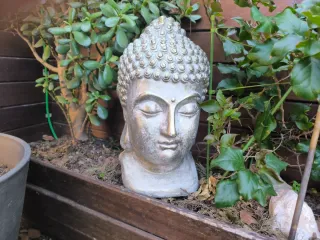 Estatua Buda Beige y Dorado. 42cm.