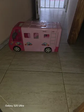 Casa rodante de juguete rosa para muñecas