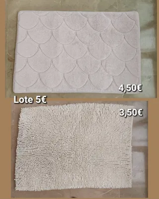 Tappetini da bagno beige e bianco