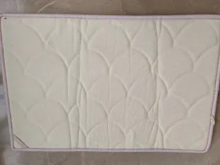 Tappetini da bagno beige e bianco