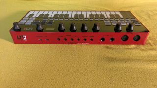 UNO Synth Pro - Sintetizador Analógico