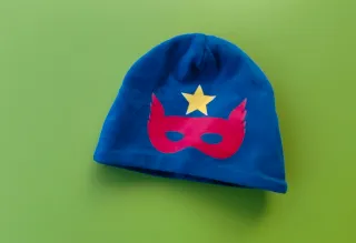 Disfraz superhéroe bebé: gorro, capa y patucos