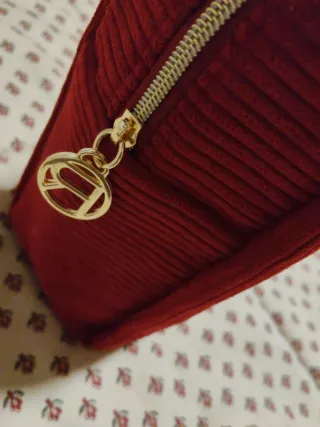 Neceser L'Oréal Rojo Sin estrenar.