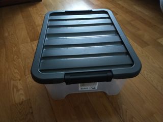 Caja de almacenamiento con tapa