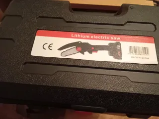 Mini sierra eléctrica a batería