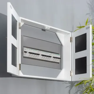 Tapa de cuadro eléctrico con portafotos