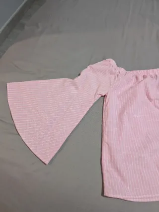 Top rosa hombros descubiertos talla S