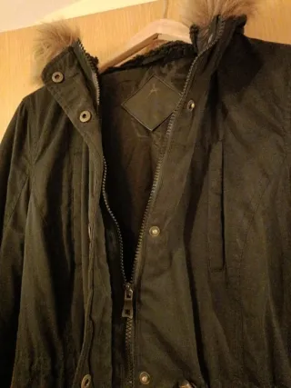 Chaqueta parka mujer negra/verde militar