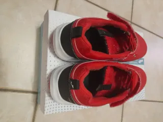 Scarpe da ginnastica Joma rosse
