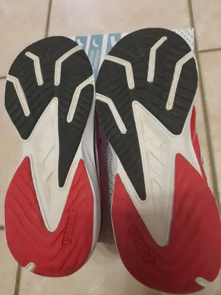 Scarpe da ginnastica Joma rosse