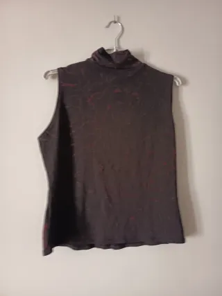 Blusa sin mangas cuello alto