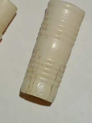 Antico porta aghi in osso cm.9