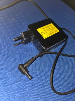 Cargador Portátil Asus 45W ADP-45EW A